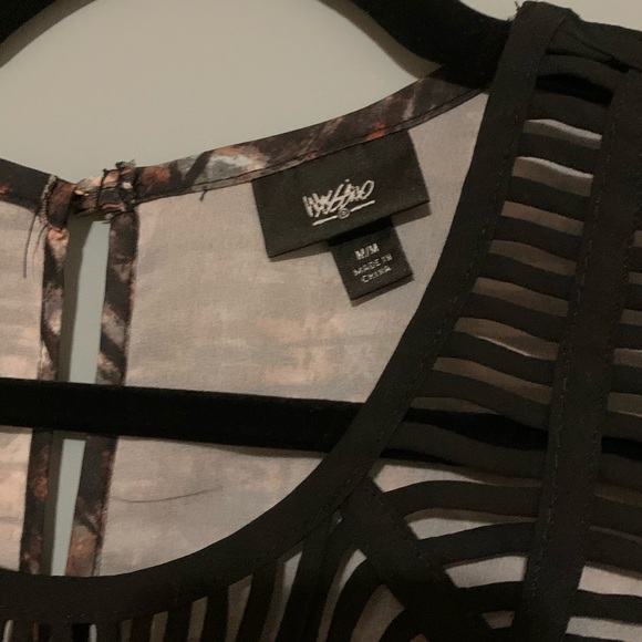 3/$20 ✨ Black with brown sleeveless blouse - Picture 6 of 8